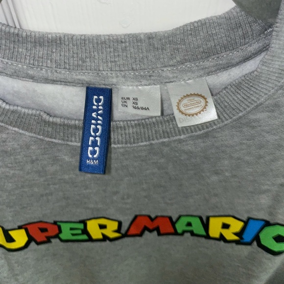 H & M x Nintendo Super Mario Men’s Graphic Printed Crewneck Sweatshirt - Picture 2 of 6
